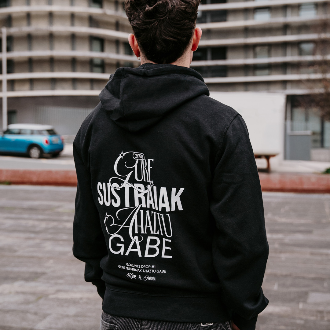 Sudadera Beltza Sustraiak